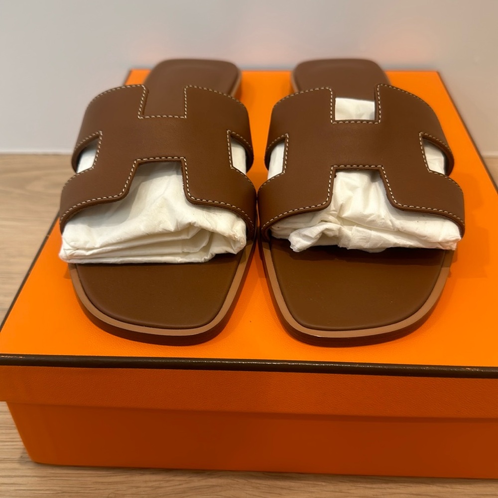 BRAND NEW** Hermes Gold Oran Sandals Size 40